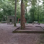 Boshuisje Met Zwembad Op Het Park 木屋