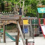 木屋 Boshuisje Met Zwembad Op Het Park 杜柏