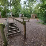 Boshuisje Met Zwembad Op Het Park 木屋 杜柏