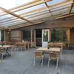 Boshuisje Met Zwembad Op Het Park Alpehytte *