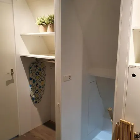 Boshuisje Met Zwembad Op Het Park 샬레 *