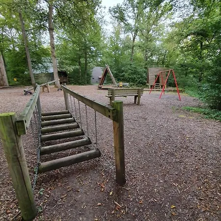 Boshuisje Met Zwembad Op Het Park 샬레 더뷔